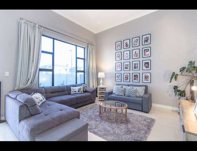 4 BEDROOM FREEHOLD FOR SALE IN PARKLANDS NORTH